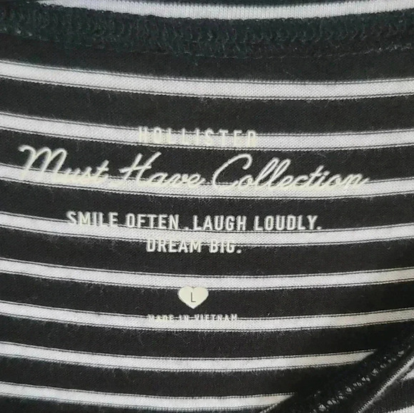 Large HOLLISTER Must Have Collection Striped T-Shirt - Picture 6 of 10
